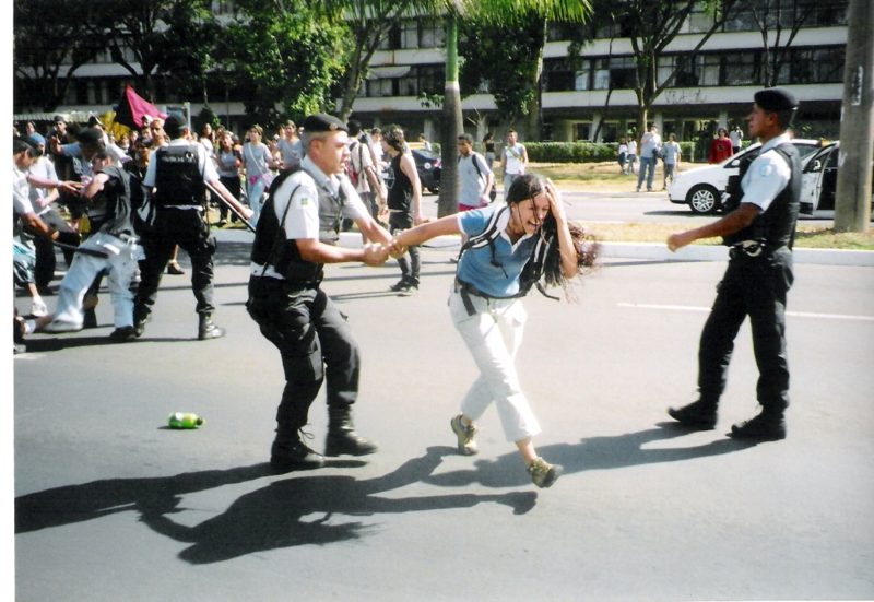 Mais da metade da população (53%) tem medo de ser vítima de violência por policiais (Foto: justicaeinsegurancapublica.blogspot)