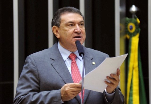 O deputado Átila Lins, eleito para o sétimo mandato de deputado federal, apresentou o menor valor arrecadado e a campanha mais barata (Foto: Divulgação)