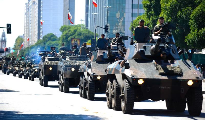 Tanques do Exército no desfile de 7 de Setembro: governo quer despolitizar cerimônia (Foto: Tomaz Silva/Agência Brasil)