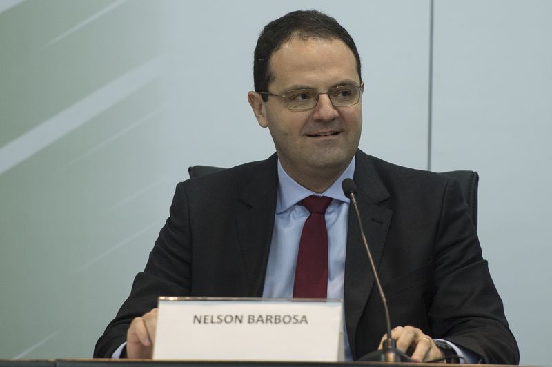 Além disso, Barbosa defendeu as medidas do governo federal de alterar nas regras sobre pensão, auxílio-doença e seguro-desemprego (Foto: Marcelo Carvalho/Agência Brasil)