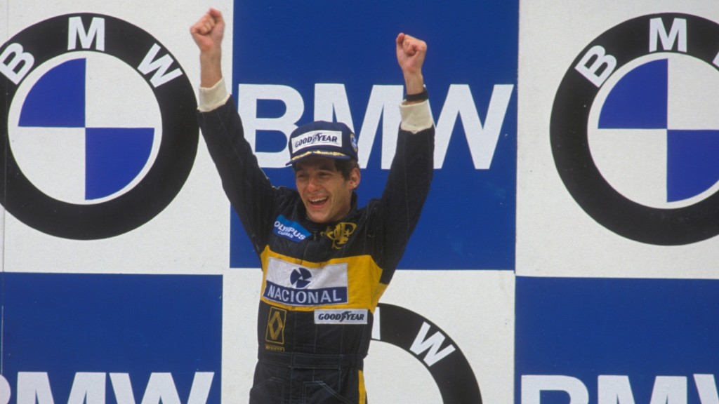 Senna liderou de ponta a ponta e cruzou a linha de chegada com mais de um minuto de vantagem para o segundo colocado. Reprodução/Internet