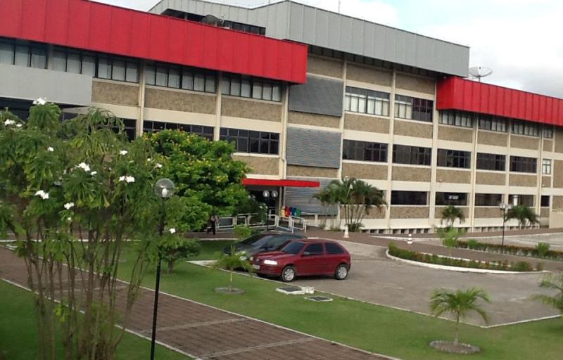 Prédio da Escola de Contas Públicas será erguido no espaço que atualmente serve de estacionamento para antigo prédio do TCE (Foto: Divulgação)