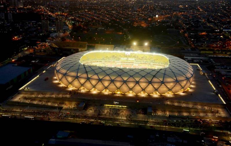 Governo usa lâmpadas emprestadas na Arena da Amazônia para jogo do