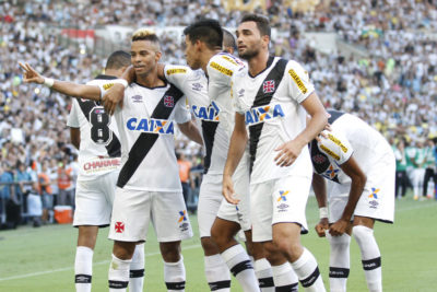 Vasco: jogadores comemoram o primeiro gol no Maracanã, neste domingo (Foto: Marcelo Sadio/vasco.com.br)