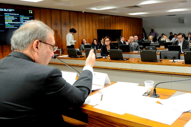 O ministro Armando Monteiro durante audiência pública no Senado, nesta terça-feira (Foto: Vagner Carvalho/Divulgação)