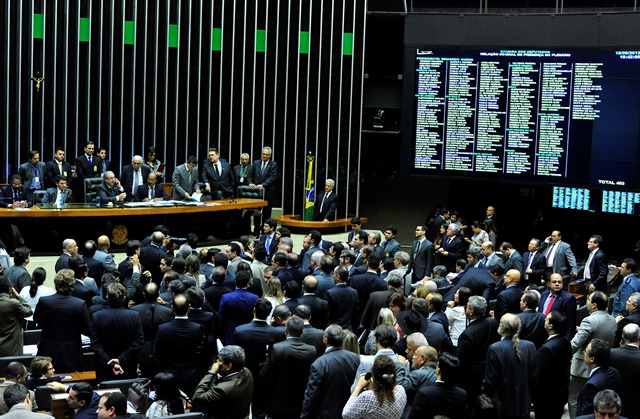 Plenário da Câmara dos Deputados no último dia de votação em primeiro turno da reforma política (Foto: Zeca Ribeiro/Câmara dos Deputados)