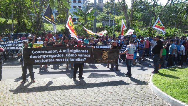 Protesto de vigilantes na sede do governo Foto Divulgação