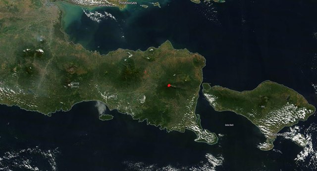 Erupção Monte Raung Indonesia Foto MODIS Nasa