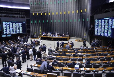 A proposta aprovada pelo Congresso aumenta ainda mais a diferença entre os salários dos servidores do Judiciário e carreiras similares do Executivo (Wilson Dias/Agência Brasil)