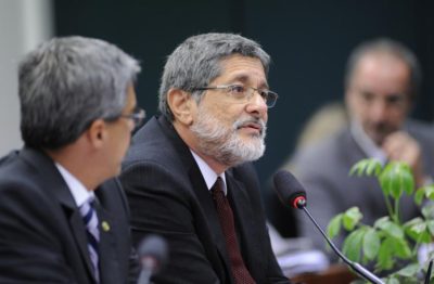 ex-presidente-da-Petrobras-Sergio-Gabrielli-durante-depoimento-na-CPI-da-Petrobras-foto-Lucio-Bernardo-Jr-Camara-dos-Deputados_0002-850x556