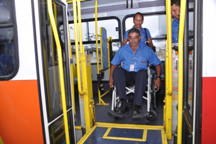 cadeirante passe livre onibus manaus Foto Divulgação