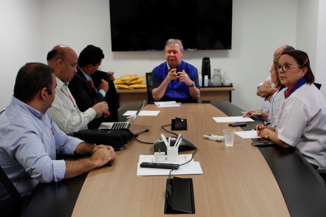 Reunião na Fundação Nokia com o prefeito Arthur Virgílio Neto e dirigentes da Fundação Nokia e da Associação Amigos da Fundação (Foto: Alex Pazuello/Semcom)
