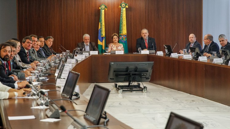 Dilma e prefeitos Roberto Stuckert PR