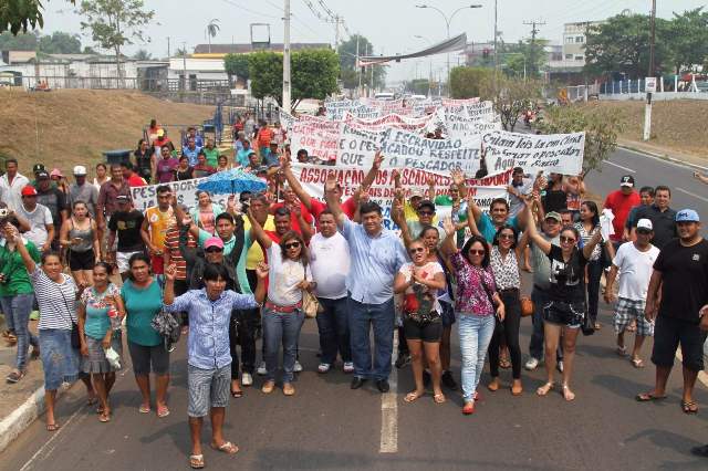 Protestos foram registrados em quatro municípios do Amazonas no sábado e no domingo (Foto: Lucas Silva/Divulgação)