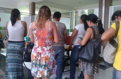 Peregrinação de estagiários na Aades nesta quinta-feira não deu em nada (Foto: Divulgação)
