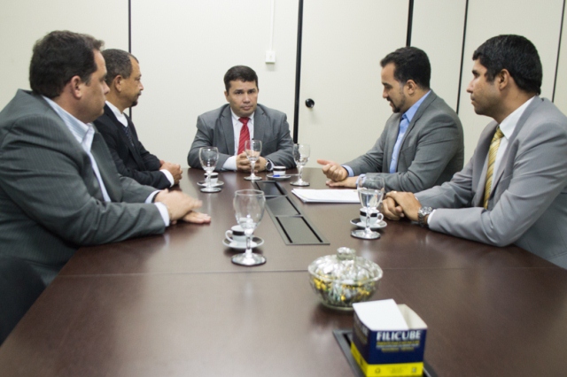 Reunião de diretoria da Adepol com o secretário Sérgio Fontes (Foto: Raphael Sampaio)