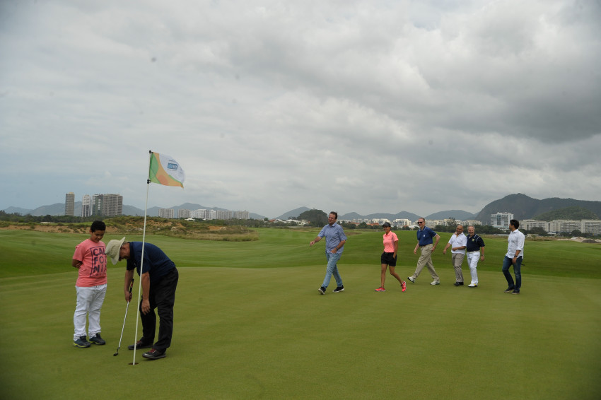 Rio de Janeiro - O prefeito Eduardo Paes entrega ao Comitê Rio 2016 o Campo Olímpico de Golfe, com 970 mil m2, construído na Barra da Tijuca, zona oeste da cidade (Tânia Rêgo/Agência Brasil)