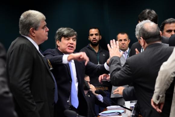 A reunião do Conselho de Ética que avalia a cassação do presidente da Câmara, Eduardo Cunha, começou com bate-boca entre parlamentaresAntonio CruzAgência Brasil