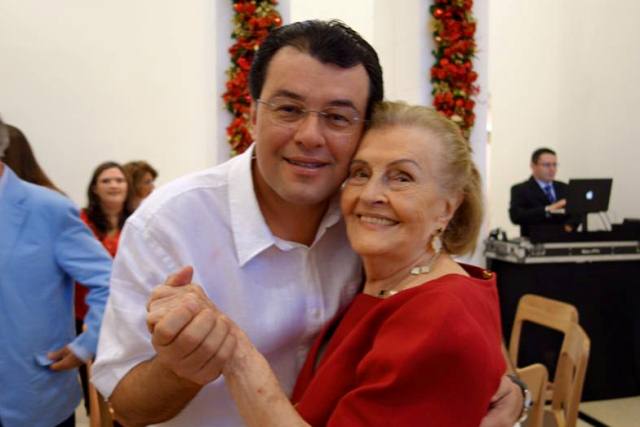 Ministro Eduardo Braga e a mãe dele, Dorothéa de Souza Braga (Foto: Divulgação)