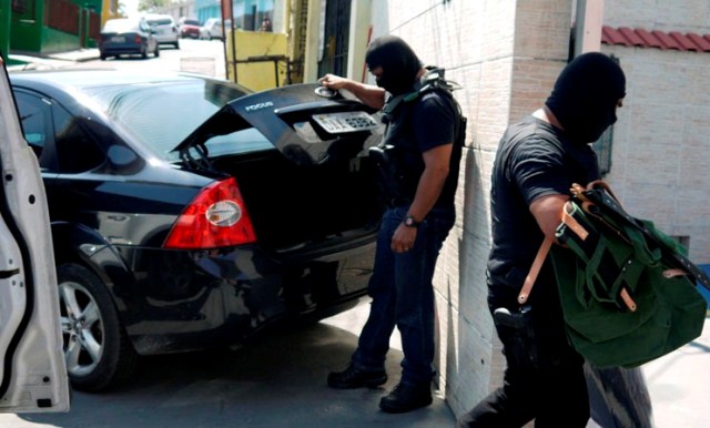 Policiais civis cumpriram mandados de busca e apreensão em empresas em Manaus (Foto: Divulgação)