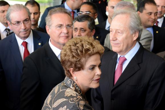 A presidenta Dilma Rousseff chega ao Congresso para a abertura do Ano Legislativo. Ao lado, os presidentes da Câmara, Eduardo Cunha, do Senado, Renan Calheiros, e do STF, Ricardo Lewandowski Wilson Dias/Agência Brasil