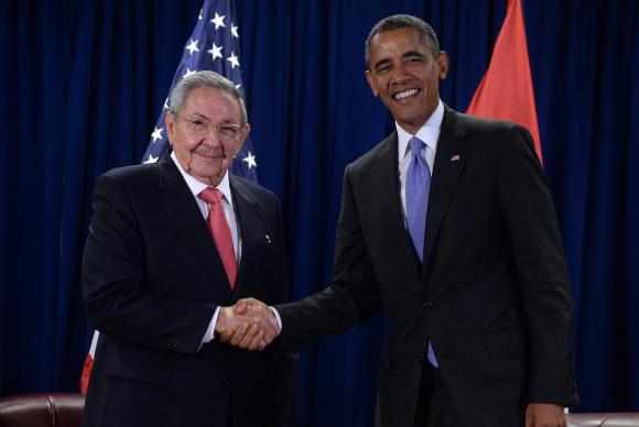 Obama e Raul Castro Foto EPA Behar Anthony Agência Lusa Direitos Reservados