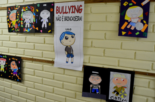 Os muros da Escola Municipal Araucária, no Bairro Alto, foram transformados pelos estudantes em um imenso e colorido painel que incentiva o respeito às diferenças entre os colegas. Foto: Divulgação