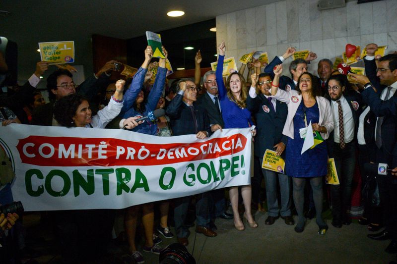 Brasília - Comitê Pró-Democracia lança no Congresso Nacional a Frente Parlamenta Mista em Defesa da Democracia e contra o impeachment da presidenta Dilma Rousseff (Fabio Rodrigues Pozzebom/Agência Brasil)