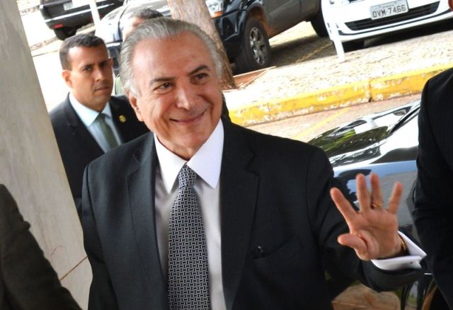 Brasília - Michel Temer chega a Vice-Presidência onde recebeu parlamentares e empresários na manhã de hoje (Antonio Cruz/Agência Brasil)