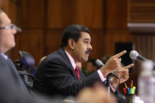 epa05119415 A handout picture provided by Miraflores Press shows Venezuelan President Nicolas Maduro (C) speaking during a meeting with businessmen in Caracas, Venezuela, on 22 January 2016. EPA/PRENSA MIRAFLORES HANDOUT EDITORIAL USE ONLY/NO SALES