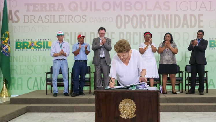 Presidenta Dilma Rousseff durante Cerimônia de assinatura de Atos para a Reforma Agrária e Comunidades Quilombolas Roberto Stuckert