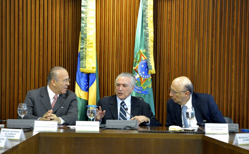 O presidente interino Michel Temer coordena a primeira reunião ministerial de seu governo, às 9h, no Palácio do Planalto