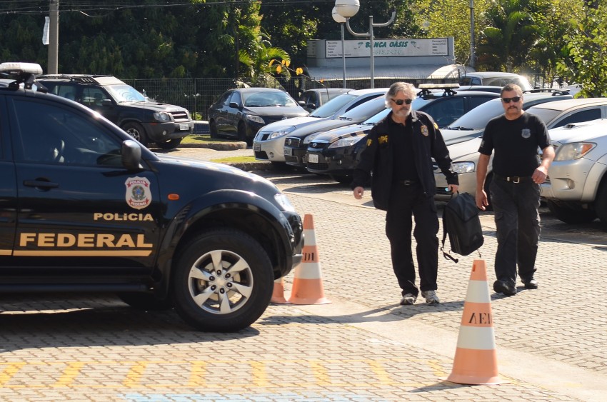 São Paulo - Malotes da Operação Lava Jato 31ª fase, chegam na Superintendencia da Polícia Federal de São Paulo.