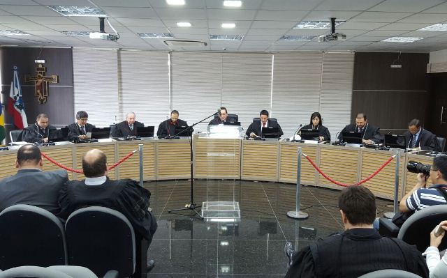 Juiz Abraham Peixoto é voto divergente no processo de cassação de Melo e Henrique (Foto: Ascom/TRE)