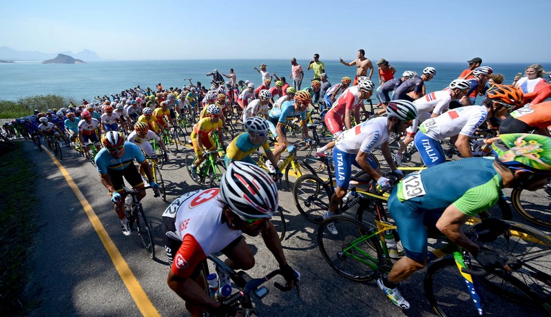 Prova de ciclismo na Barra da Tijuca: competitividade em cartão postal do Rio (Foto: Renato Sette Camera/ EOM/ RIotur)