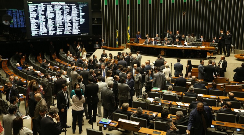 Câmara dos Deputados deve votar PLC 257 ainda este ano, mas servidores públicos pressionam contra (Foto: Fabio Rodrigues Pozzebom/ABr)