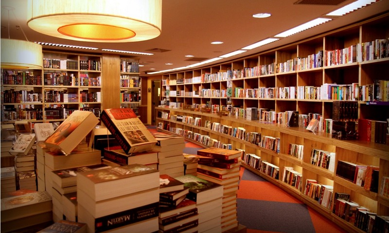Vendas de livros gerais, sobre literatura, caíram em uma década. Os de religião aumentaram (Foto: Lumen.com) 