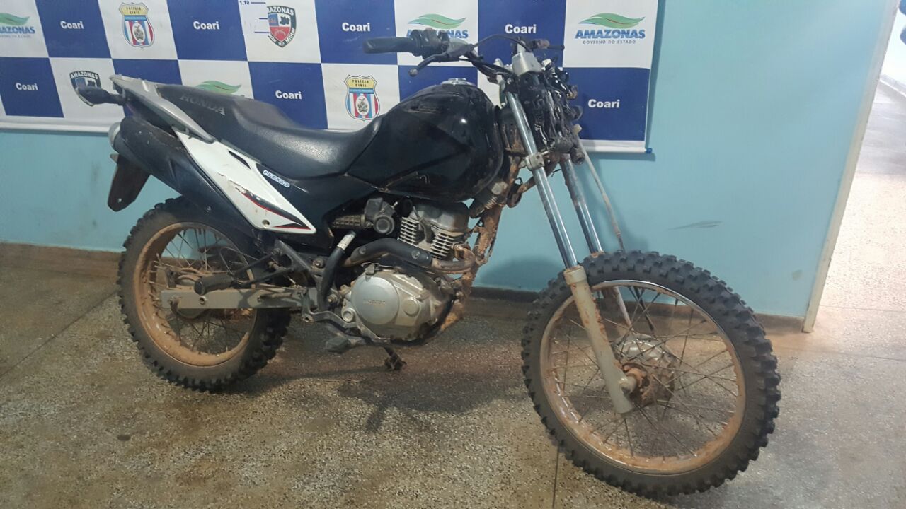 Moto, que foi roubada em Manaus no ano passado, foi encontrada na casa do vereador (Foto: Divulgação)