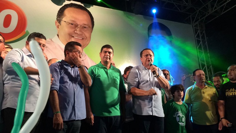 Silas Câmara e Amadeu Soares (de camisa verde) oficializaram candidatura com o discurso de renovação (Foto: Divulgação)