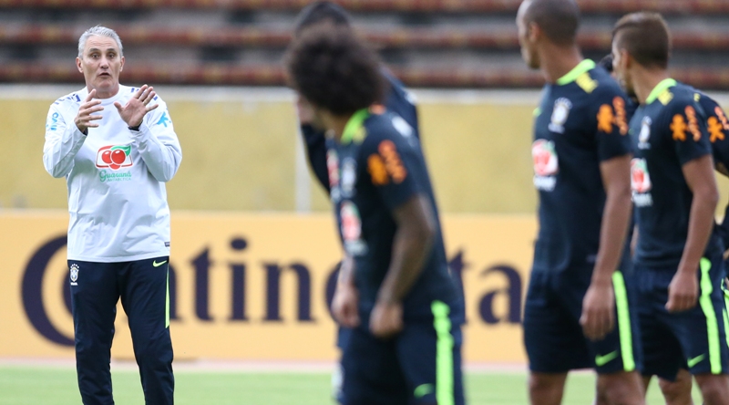 O técnico Tite já definiu o time titular que enfrentar o Equador, nesta quinta-feira (Foto: Lucas Figueiredo/CBF)