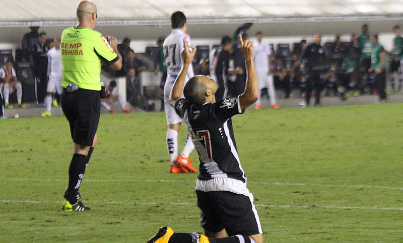 Éder Luís marcou o único gol do Vasco, que agora precisa vencer por 2 a 0 em casa (Foto Vasconet/Divulgação)