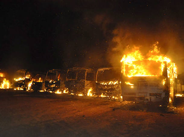Ônibus queimados Acre Foto divulgação