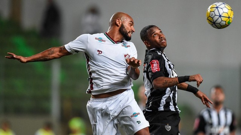 Robinho jogou bem, mas não impediu a derrota de goleada para o Fluminense (Foto: Yahoo/Reprodução)