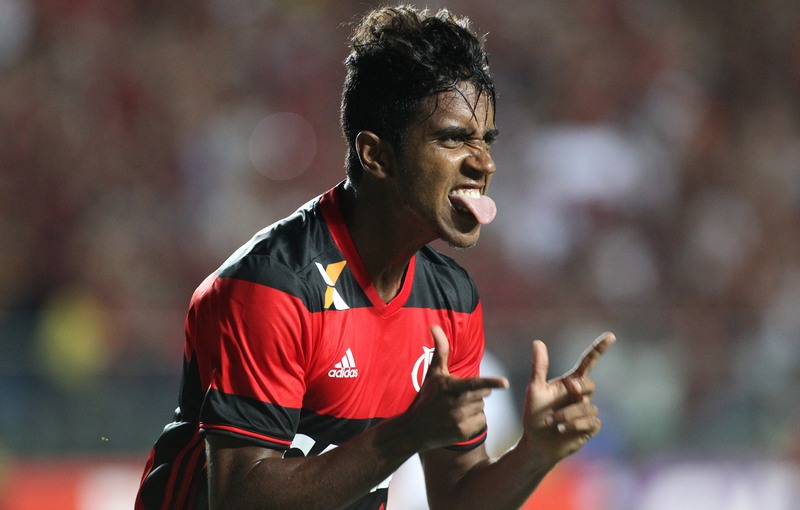 Gabriel abriu o placar para o Flamengo na vitória sobre a Ponte Preta. Fla se manteve vice-líder (Foto: Gilvan de Souza/Flamengo)
