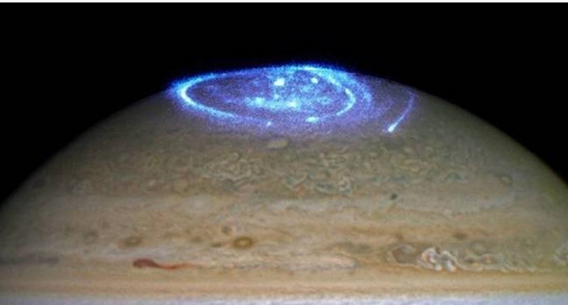 Imagens mostram polo norte de Júpiter, que é azul, e também aurora polar (Foto: Nasa/Divulgação)