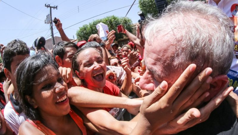Barbalha- CE- Brasil- Ex-presidente Lula é recebido por militantes na cidade de Barbalha. Lula participa de comícios nas cidades de Fortaleza, Barbalha e Iguatu. Foto: Ricardo Stuckert/ Instituto Lula