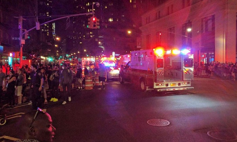 Explosão ocorreu na noite desse domingo, em Nova Iorque. Polícia investiga se foi terrorismo (Foto: CNN/Reprodução)