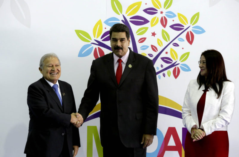 XVII Cúpula do Movimento Não-Alinhado (NAM) na Ilha Margarita, Venezuela. Presidente Salvador Sánchez Cerén es recibido por el Presidente de Venezuela , Nicolás Maduro.