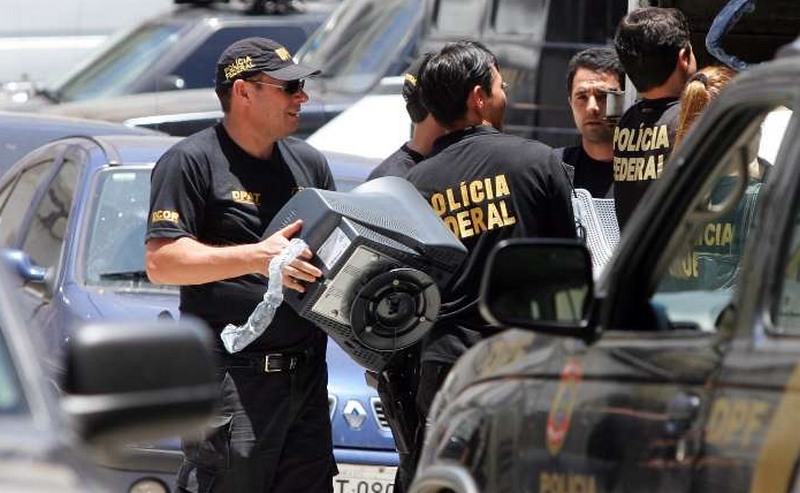 Policiais apreenderam equipamentos e documentos em São Paulo na manhã desta segunda (Foto: Divulgação)