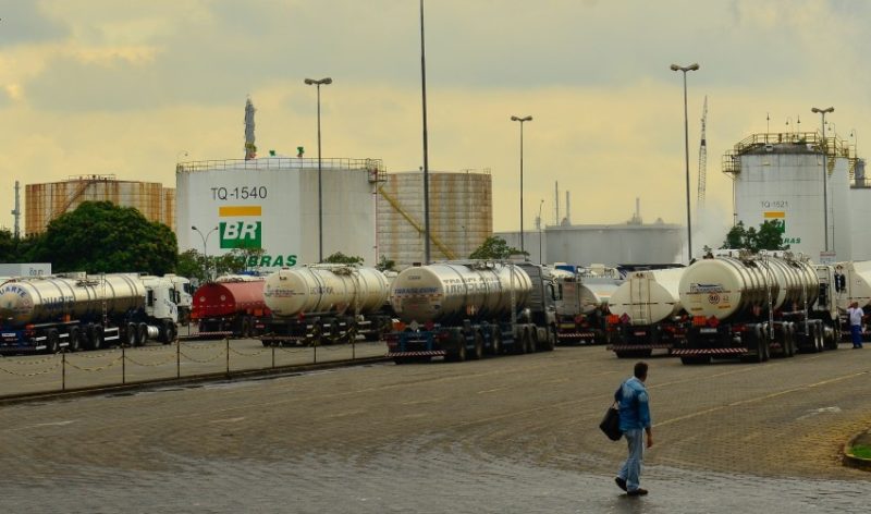 São Paulo - A Replan, refinaria da Petrobras em Paulínia entrou em greve neste domingo. O movimento faz parte da greve nacional dos petroleiros, que é por tempo indeterminado (Rovena Rosa/Agência Brasil)